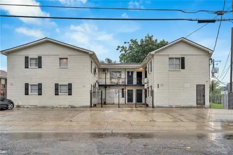 12-Unit Apartment Building