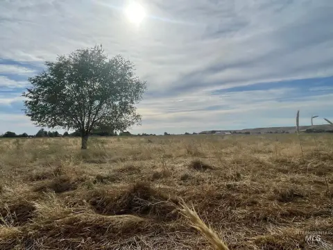 Emmett Land with Foothill Views