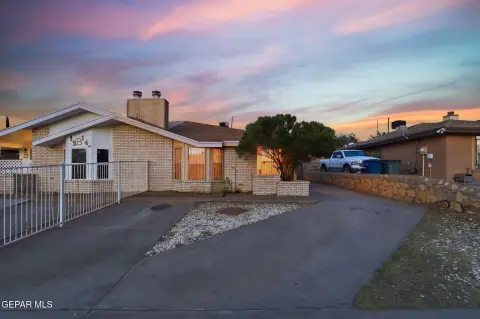Duplex with Private Outdoor Space