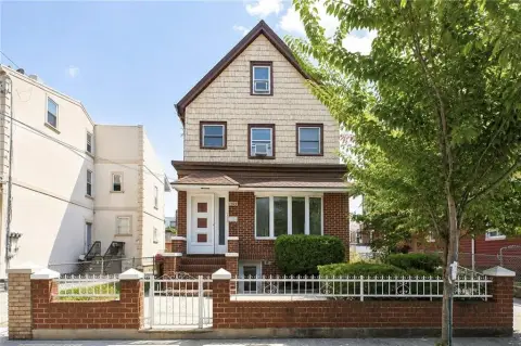 Detached Duplex With Garage