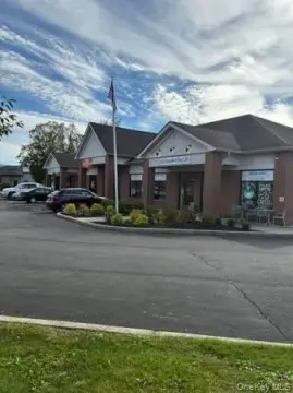 Open-Plan Storefront Suite
