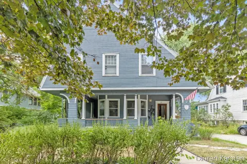 Historic Apartment Building with Back Deck Access