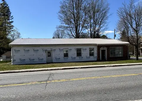 Mixed-Use Property in Cambridge, NY