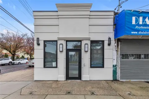 Renovated Commercial Unit in Whitestone