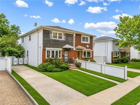 Semi-Detached Duplex with Finished Basement