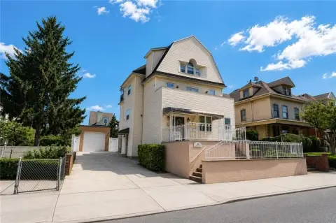 Detached Two-Family Duplex