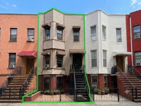 Triplex with Duplex First Floor