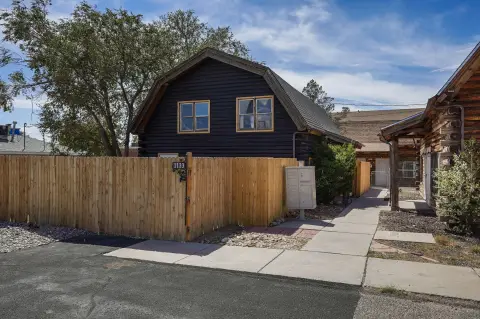 Log-Construction Duplex