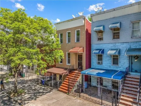 Detached Triplex With Rear Yard