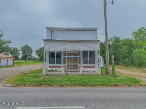 Historic Storefront with Studio Apartment
