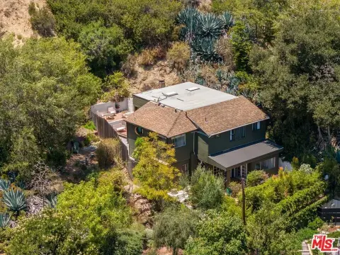 Updated Duplex with Private Terrace