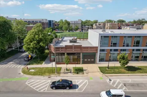 Flex Property With Drive-Through Access