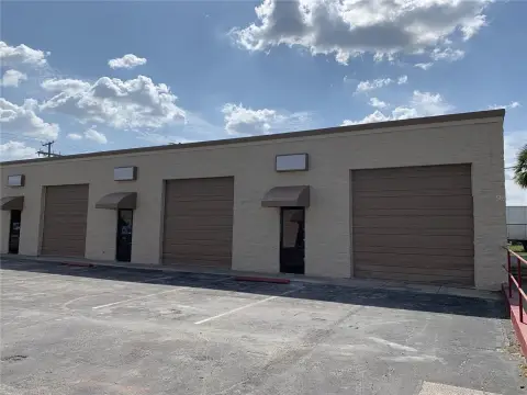 Flex Space with Twelve-Foot Garage Door