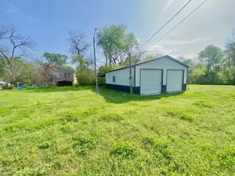 Crockett, TX Acreage with Shop