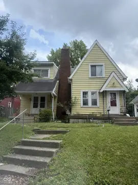 Updated Duplex With Two Patios