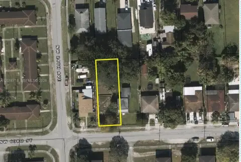 Oversized Lot in Miami