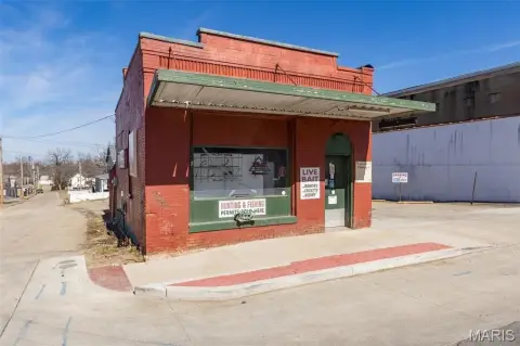Former Drive-Thru Liquor Store