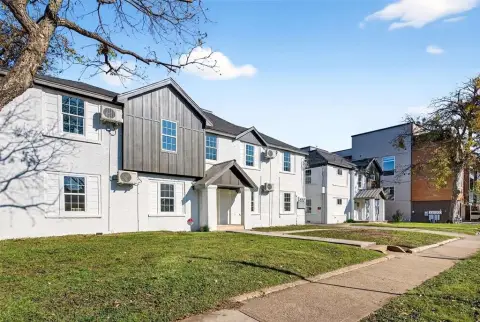 Updated Condo Near Bishop Arts