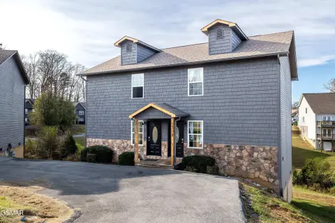 Fully Furnished 2BR Townhome