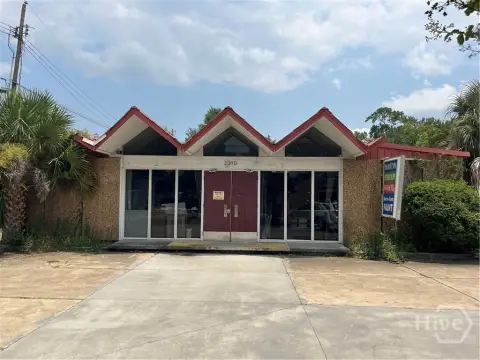 Open-Plan Storefront Property
