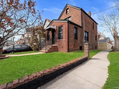 Duplex with Finished Basement and Detached Garage