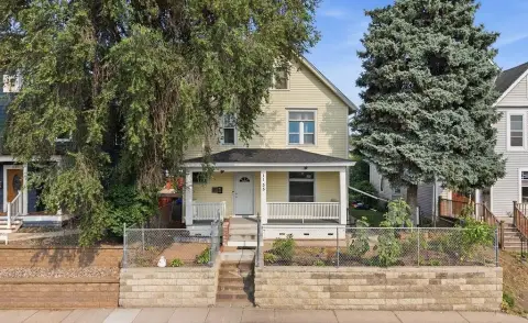 Four-Bedroom Duplex with Driveway