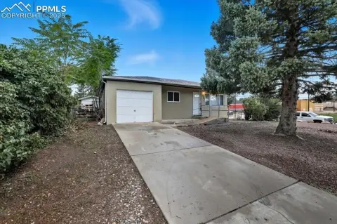 Duplex with Corner Lot