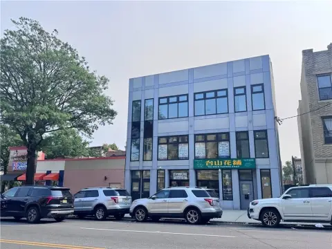 Retail Building with Four Oversized Units