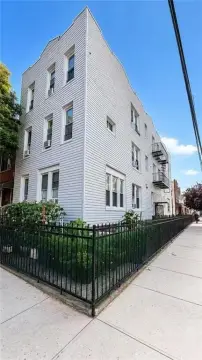 Detached 6-Unit Brick Multifamily