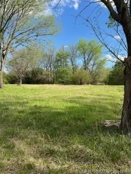 Spacious Land in Broken Arrow