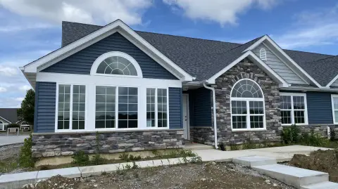 Ranch Villa Home Across From Pond