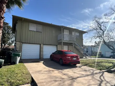 Duplex Close to Beach Amenities