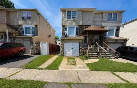 Semi-Detached Family Home with Balcony