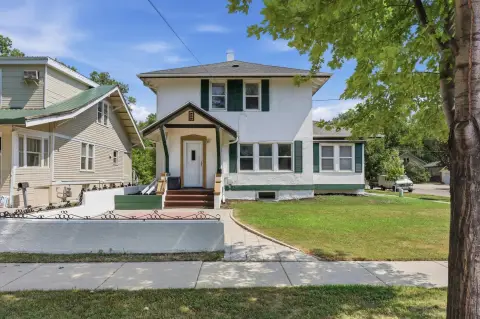 Duplex with Corner-Lot Parking