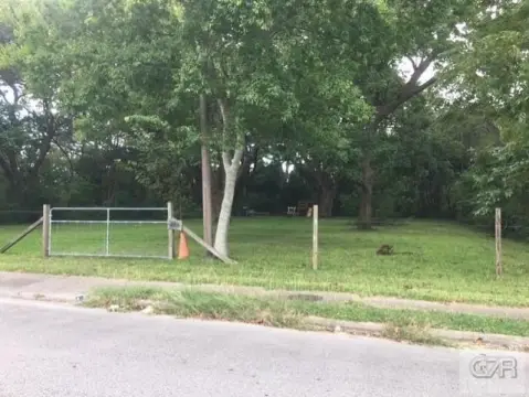 Residential Land with Oak Trees