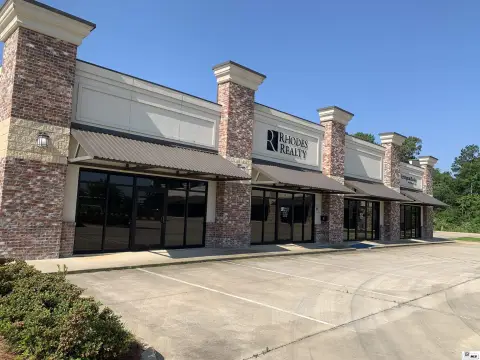 Retail Strip Center on Highway