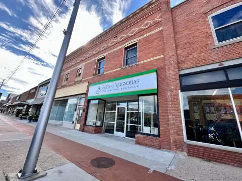 Commercial Building on Main Ave