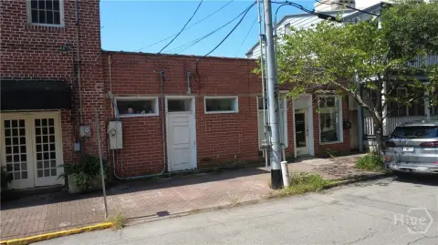 Flexible Storefront Property