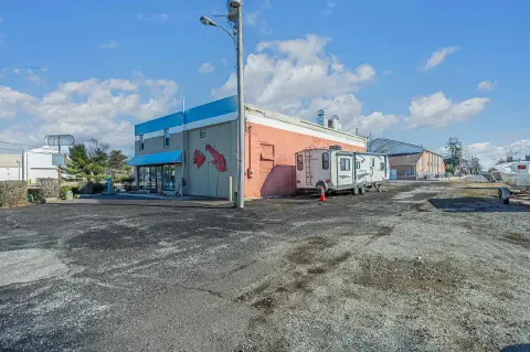 High-Visibility Commercial Building in Pleasantville