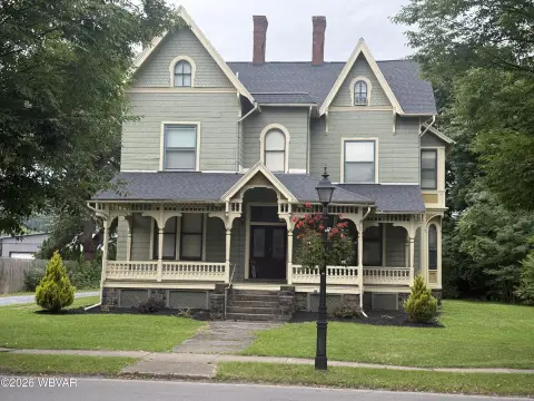 Five-Unit Victorian Apartment Building