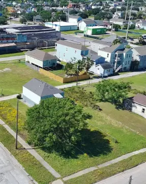 Cleared Corner Lot in Galveston