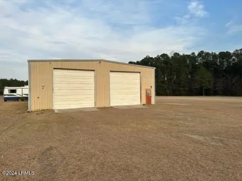 Varnville Commercial Building with Roll-Up Doors