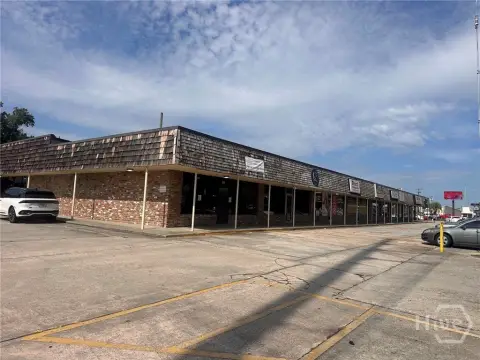 Retail Space at Oakhurst Shopping Center