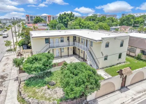 10-Unit Apartment Building