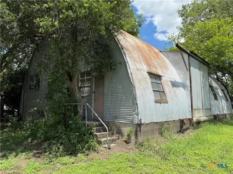 Victoria, TX Warehouse and Lot