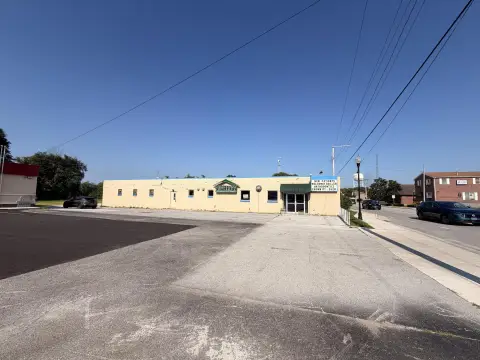 Flex Building with Showroom and Warehouse