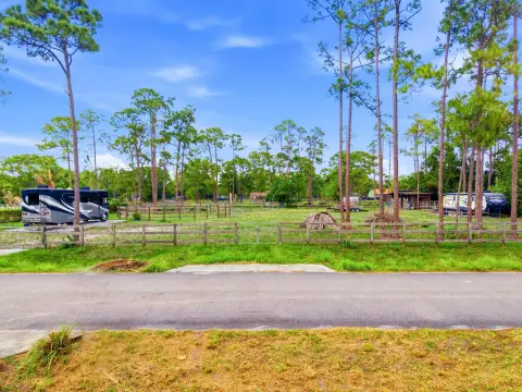Land with Barns in Acreage
