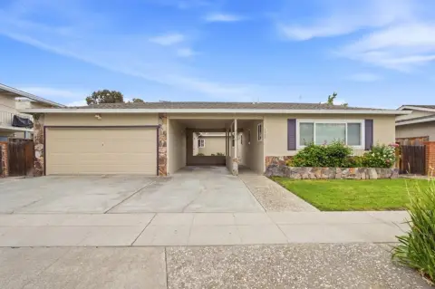 Duplex on Large Lot