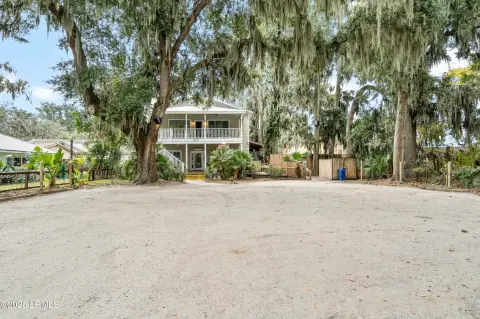Mixed-Use Property With Living Unit