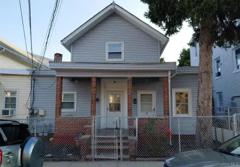 Colonial Duplex with 5 Bedrooms